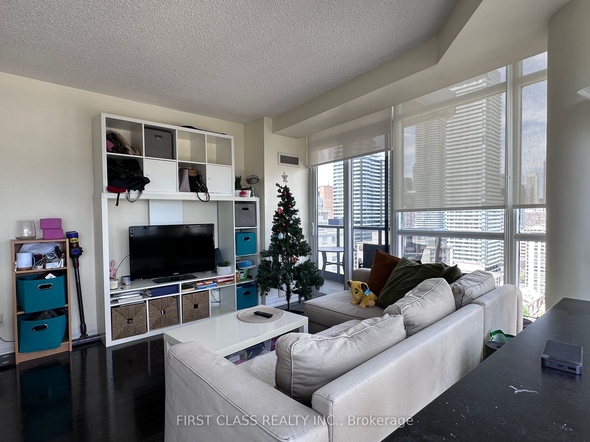 25 Carlton Street, #2609