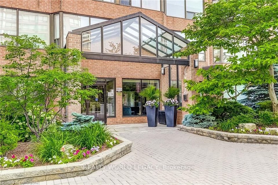 1270 Maple Crossing