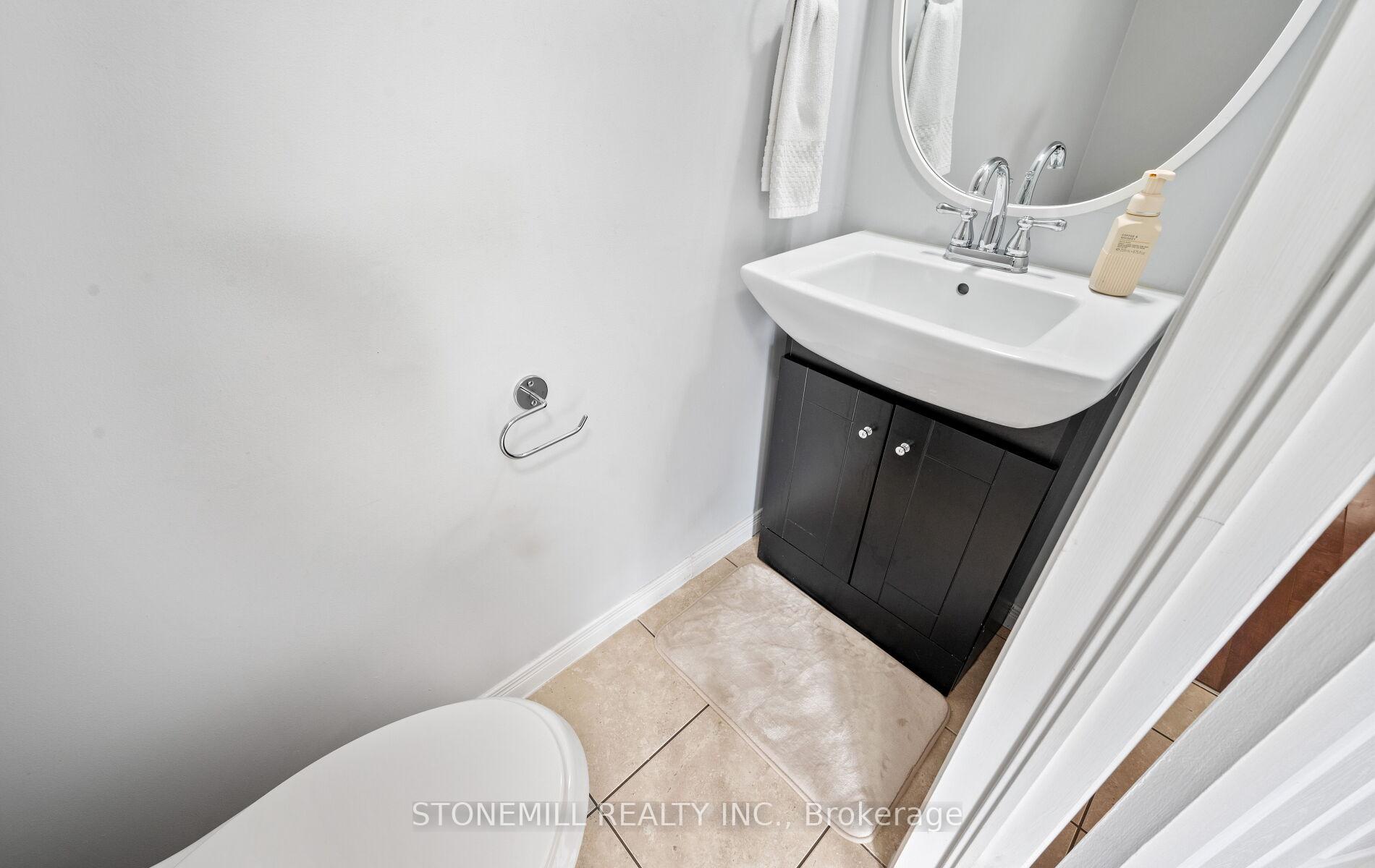 2 Bedrooms Condo at 4200 Kilmer, Burlington For sale