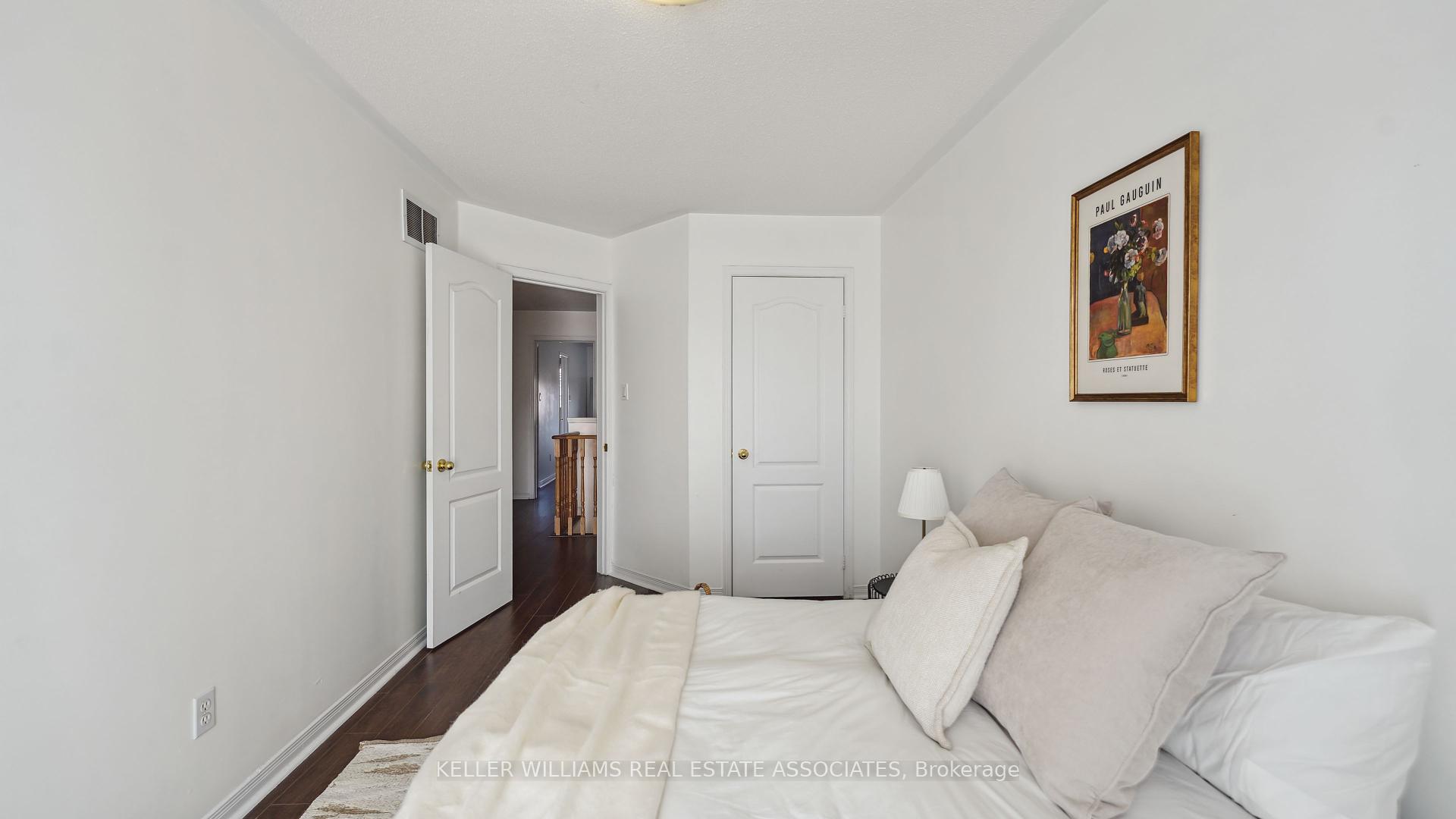 3 Bedrooms Condo at 6399 Spinnaker, Mississauga For sale