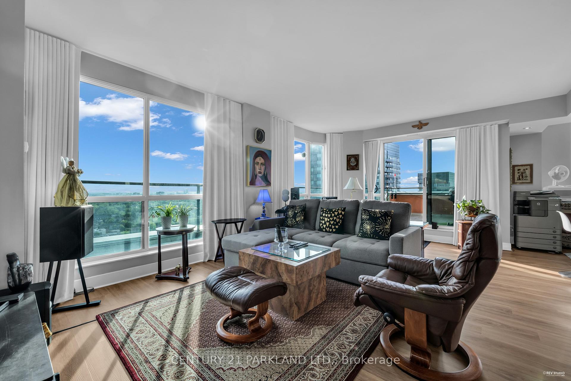 3 Bedrooms Condo at 7 Lorraine, Toronto For sale