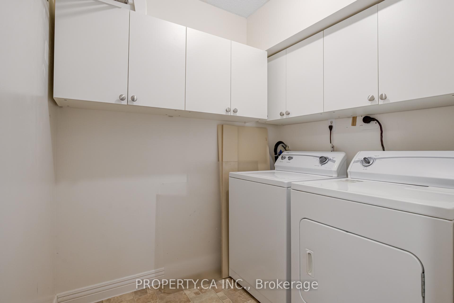 3 Bedrooms Condo at 1515 Lakeshore, Mississauga For sale