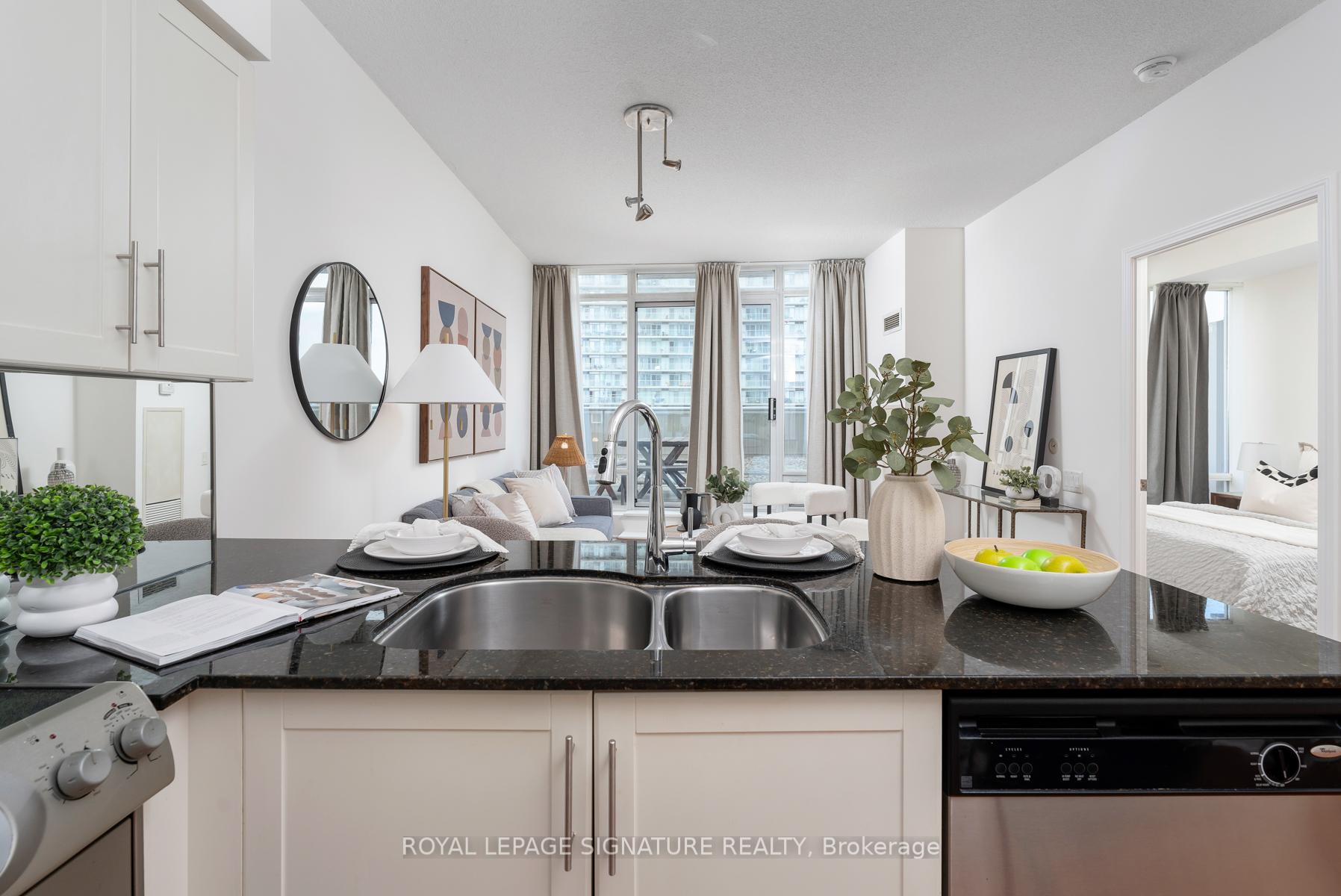 1 Bedroom Condo at 15 Windermere, Toronto For sale