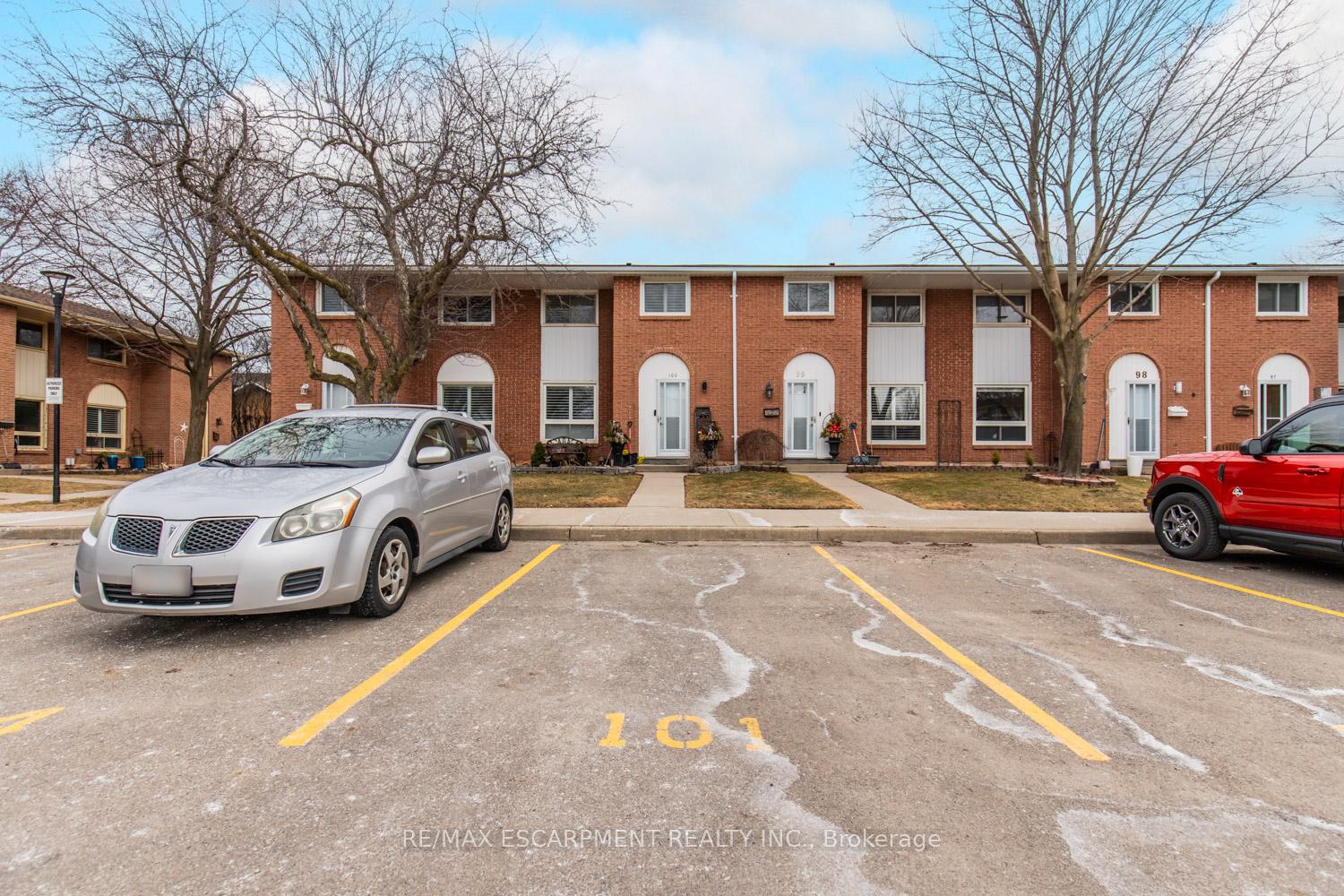 3 Bedrooms Condo at 150 Gateshead, Hamilton For sale