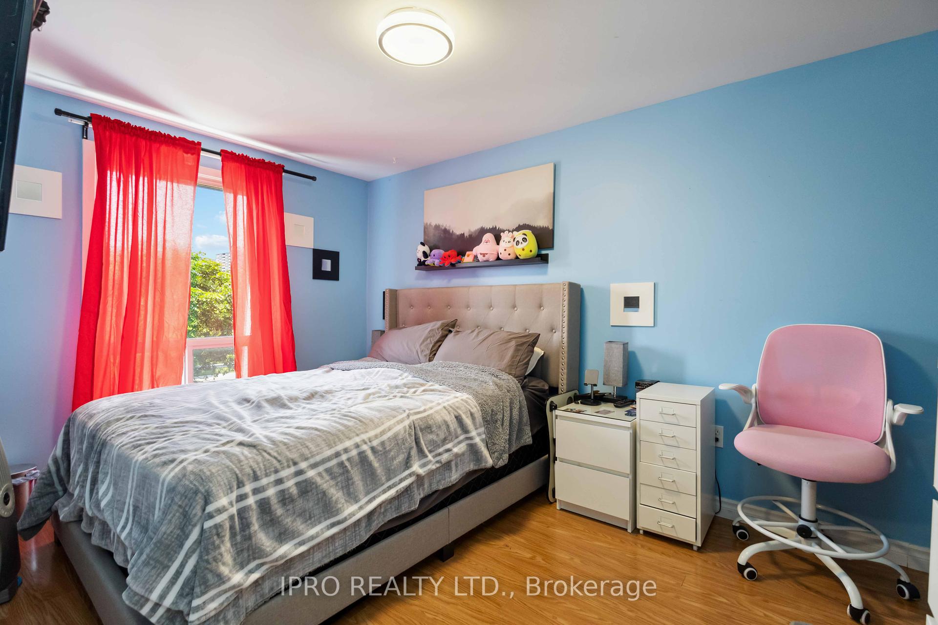 5 Bedrooms Condo at 50 Bridletowne, Toronto For sale