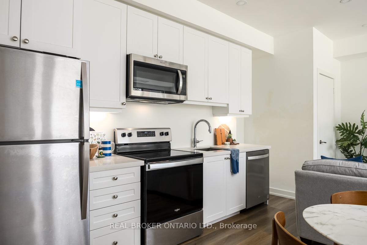 3 Bedrooms Condo at 10 Wilby, Toronto For sale