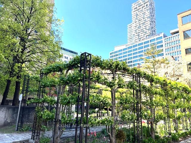 2 Bedrooms Condo at 92 King, Toronto For sale