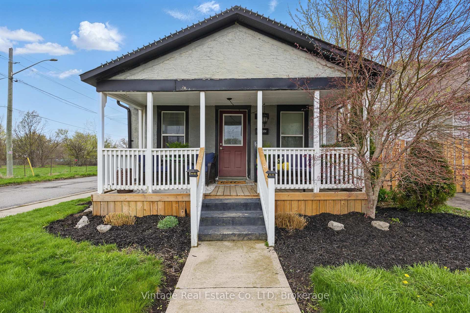 1 Seneca Street, St. Catharines, ON L2R 2T8