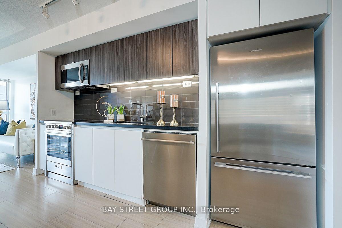 2 Bedrooms Condo at 85 Queens Wharf, Toronto For sale