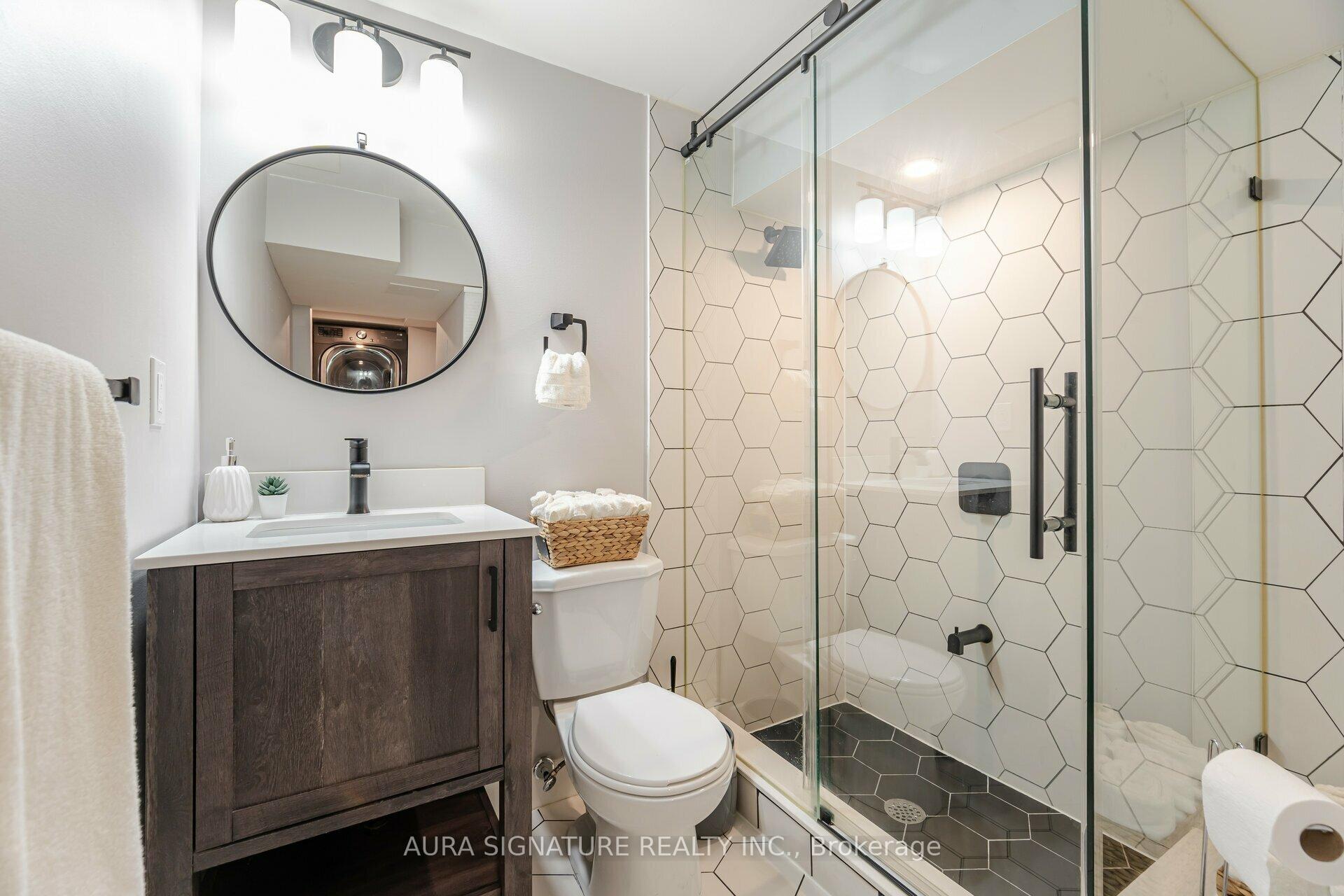 3 Bedrooms Condo at 88 Rainbow, Vaughan For sale