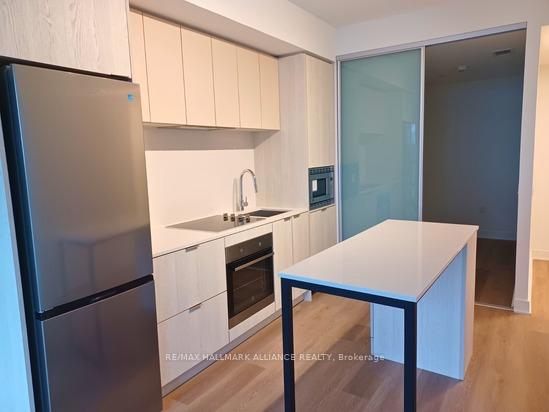 2 Bedrooms Condo at 86 Dundas, Mississauga For sale