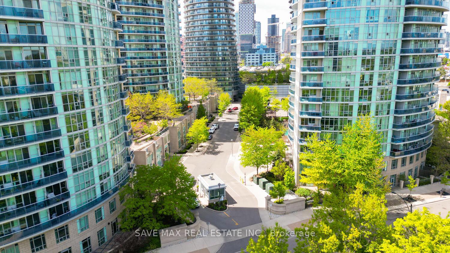 2 Bedrooms Condo at 60 Absolute, Mississauga For sale