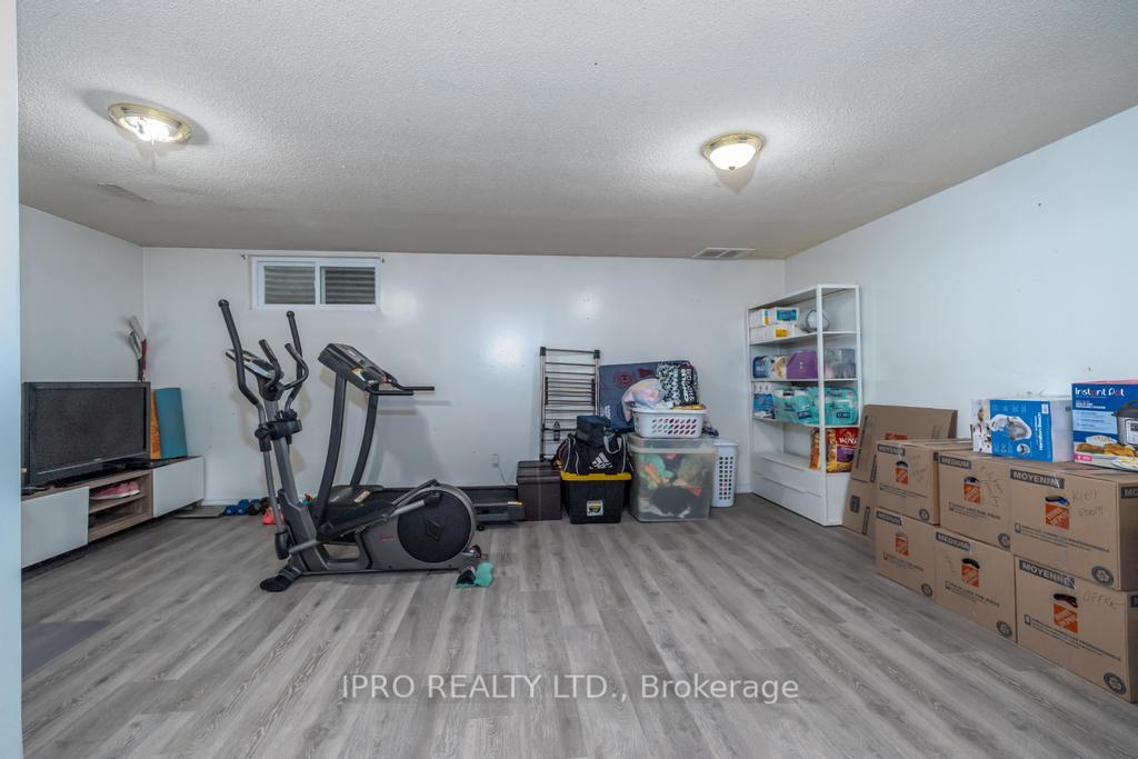 3 Bedrooms Condo at 23 Four Winds, Toronto For sale