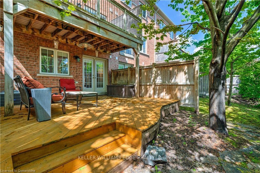 3 Bedrooms Condo at 230 Paisley, Mississauga For sale