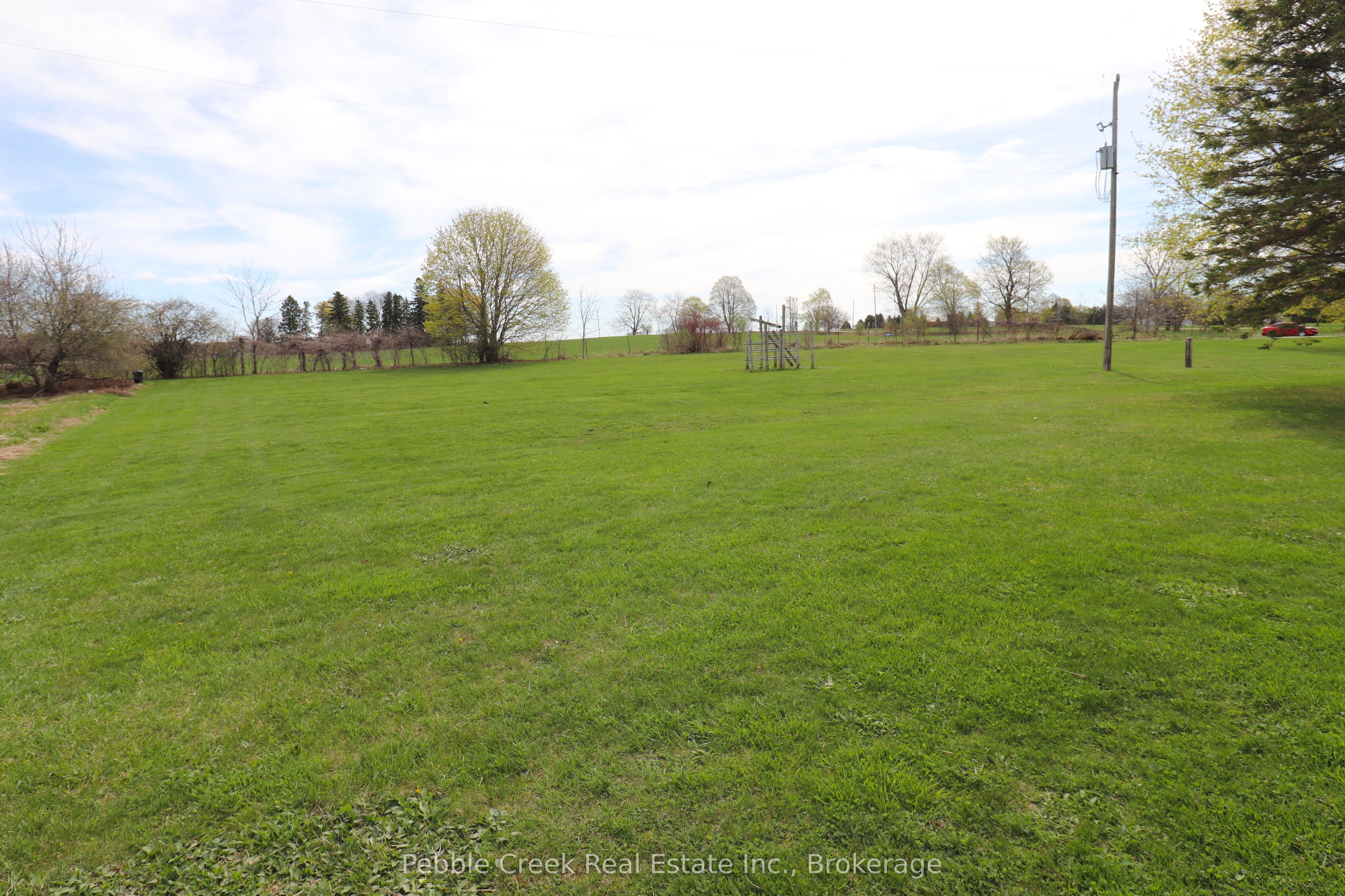 32 St Charles Place, Huron East Vanastra