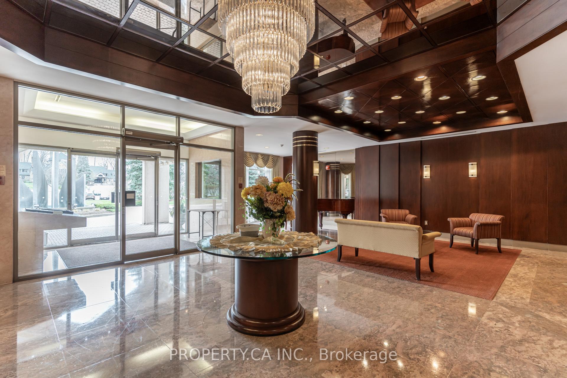 3 Bedrooms Condo at 1700 The Collegeway, Mississauga For sale