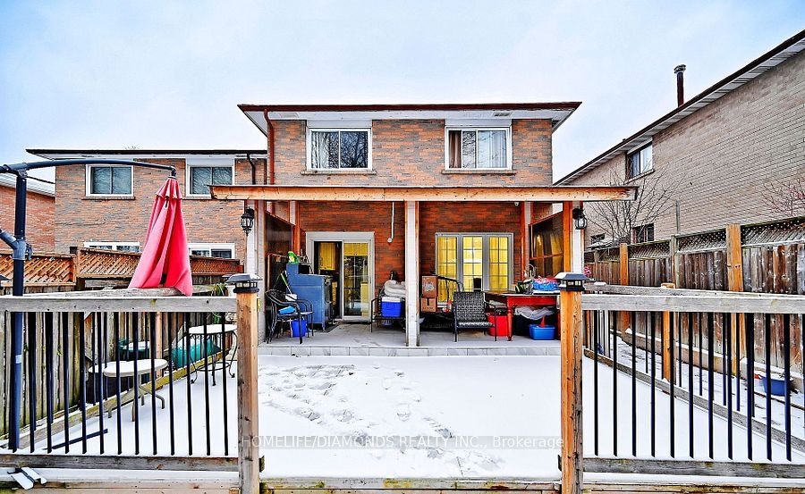32 BARRINGTON Crescent