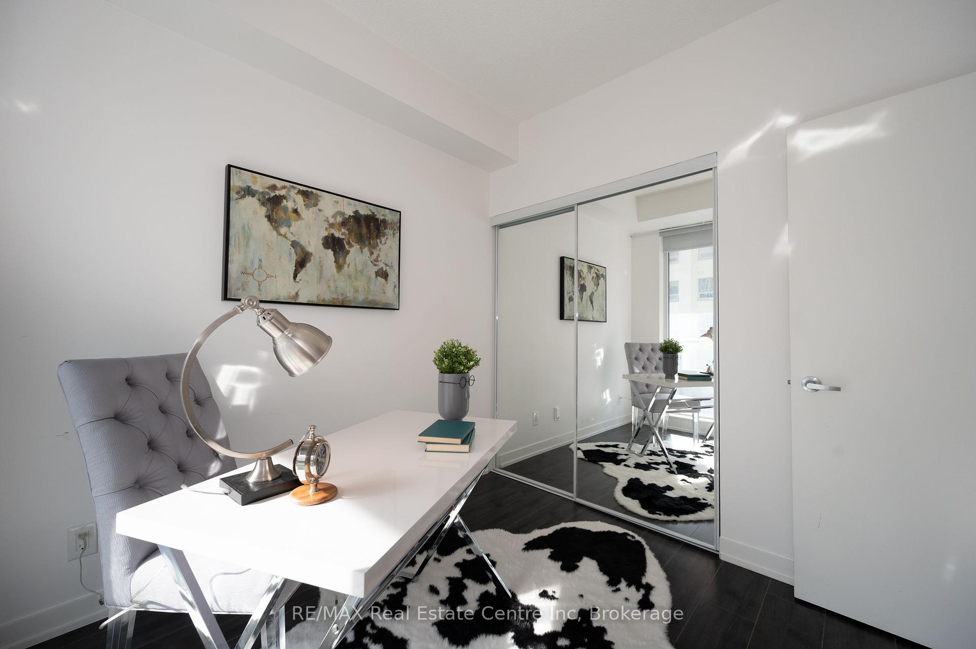 2 Bedrooms Condo at 18 Rean, Toronto For sale