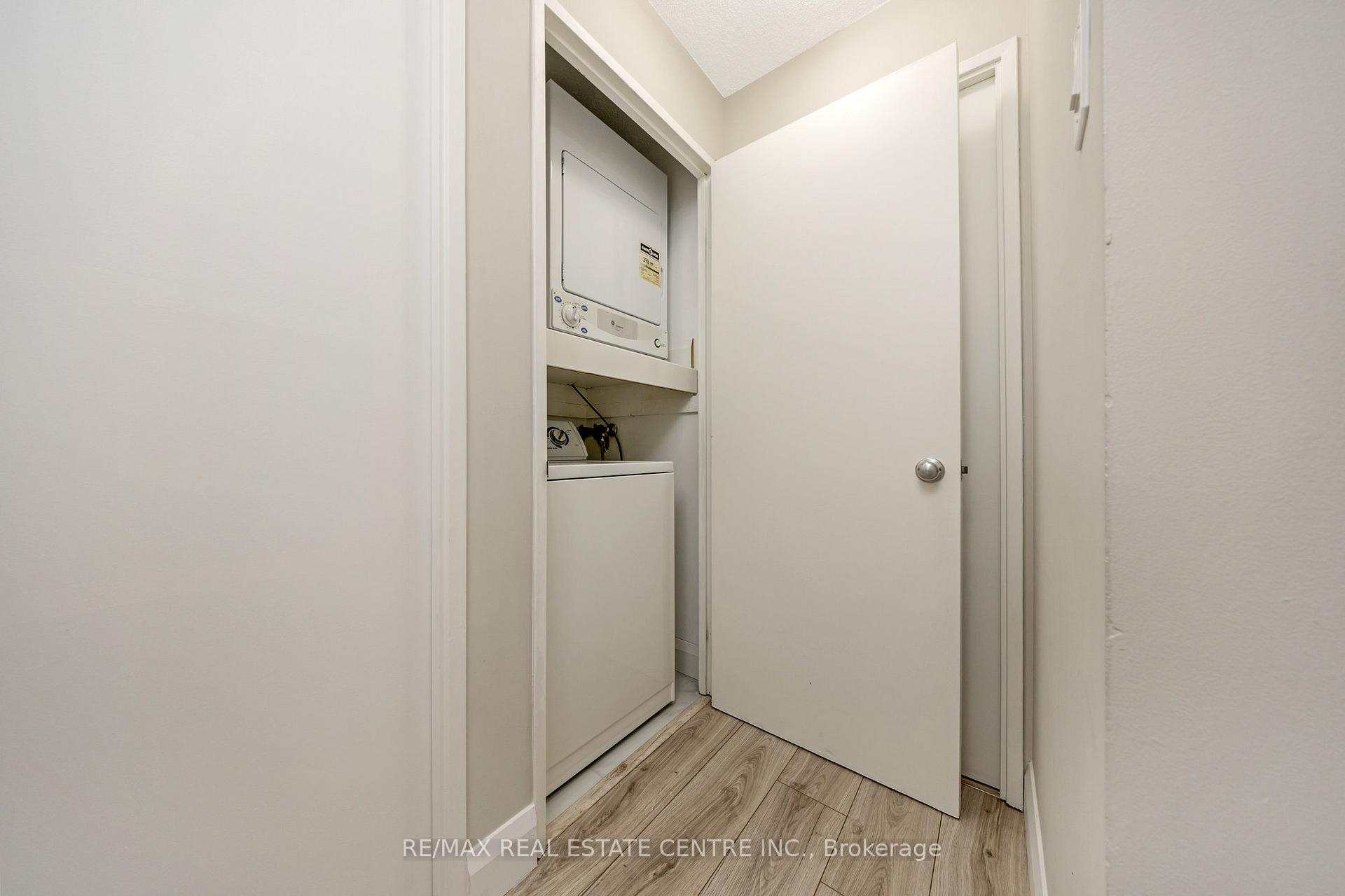 2 Bedrooms Condo at 4185 Shipp, Mississauga For sale