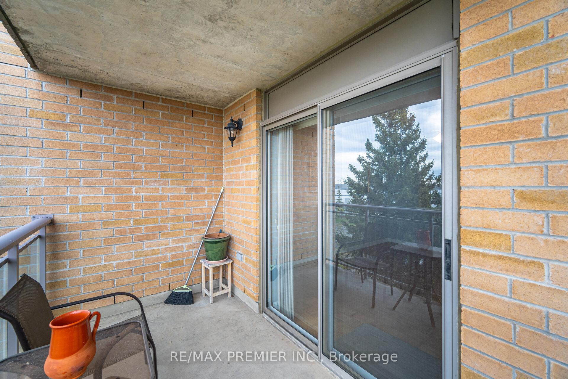 1 Bedroom Condo at 2502 Rutherford,  Vaughan For sale