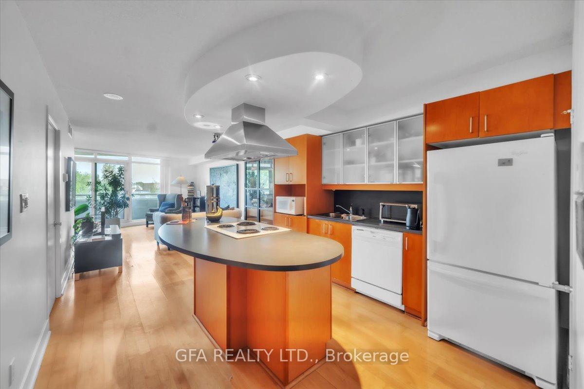2 Bedrooms Condo at 550 Queens, Toronto For sale
