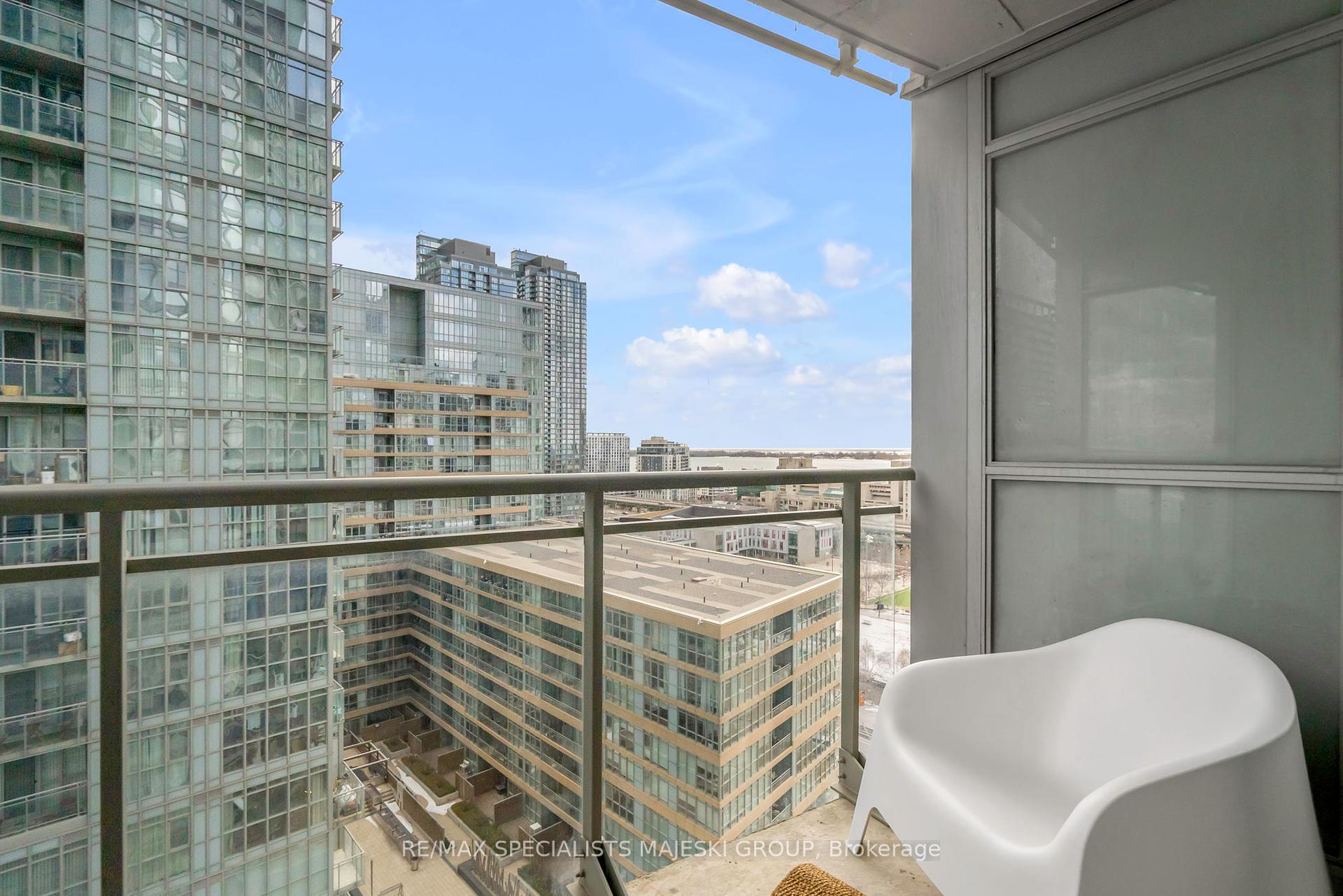 2 Bedrooms Condo at 21 Iceboat,  Toronto For sale
