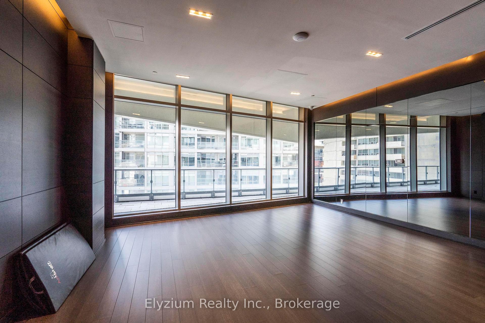 2 Bedrooms Condo at 2221 Yonge, Toronto For sale