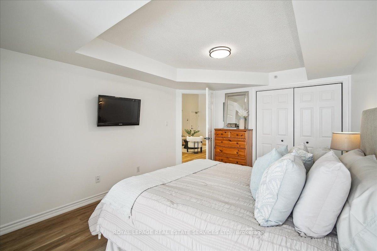 2 Bedrooms Condo at 1440 Bishops, Oakville For sale