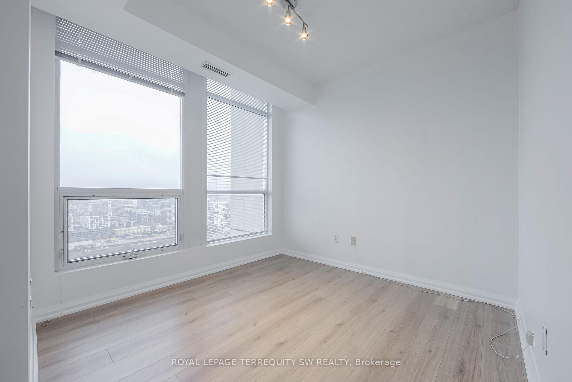 3 Bedrooms Condo at 628 Fleet, Toronto For sale
