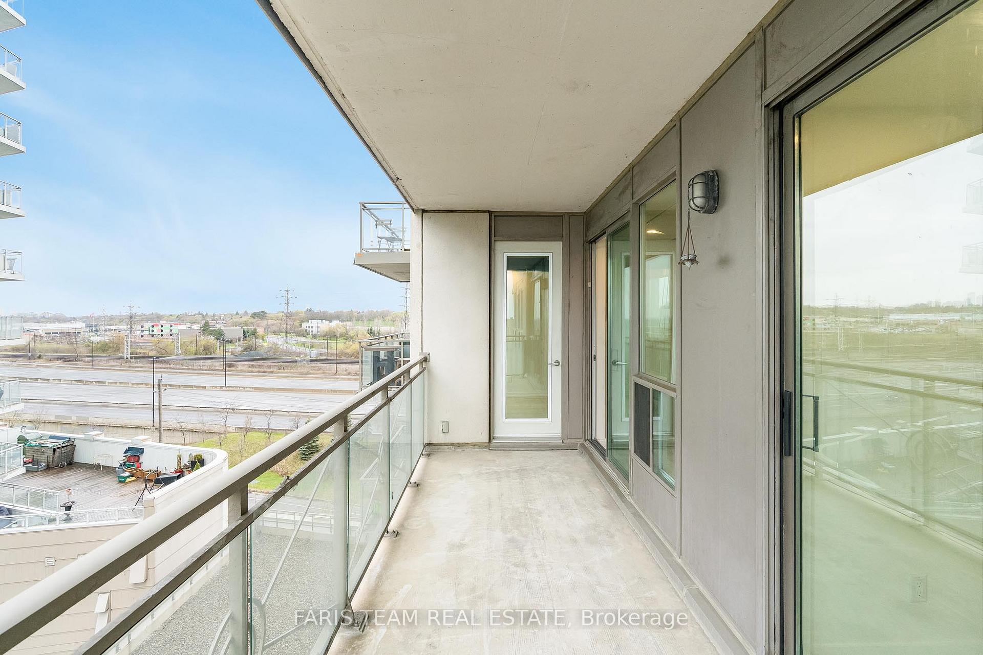 2 Bedrooms Condo at 88 Palace Pier,  Toronto For sale