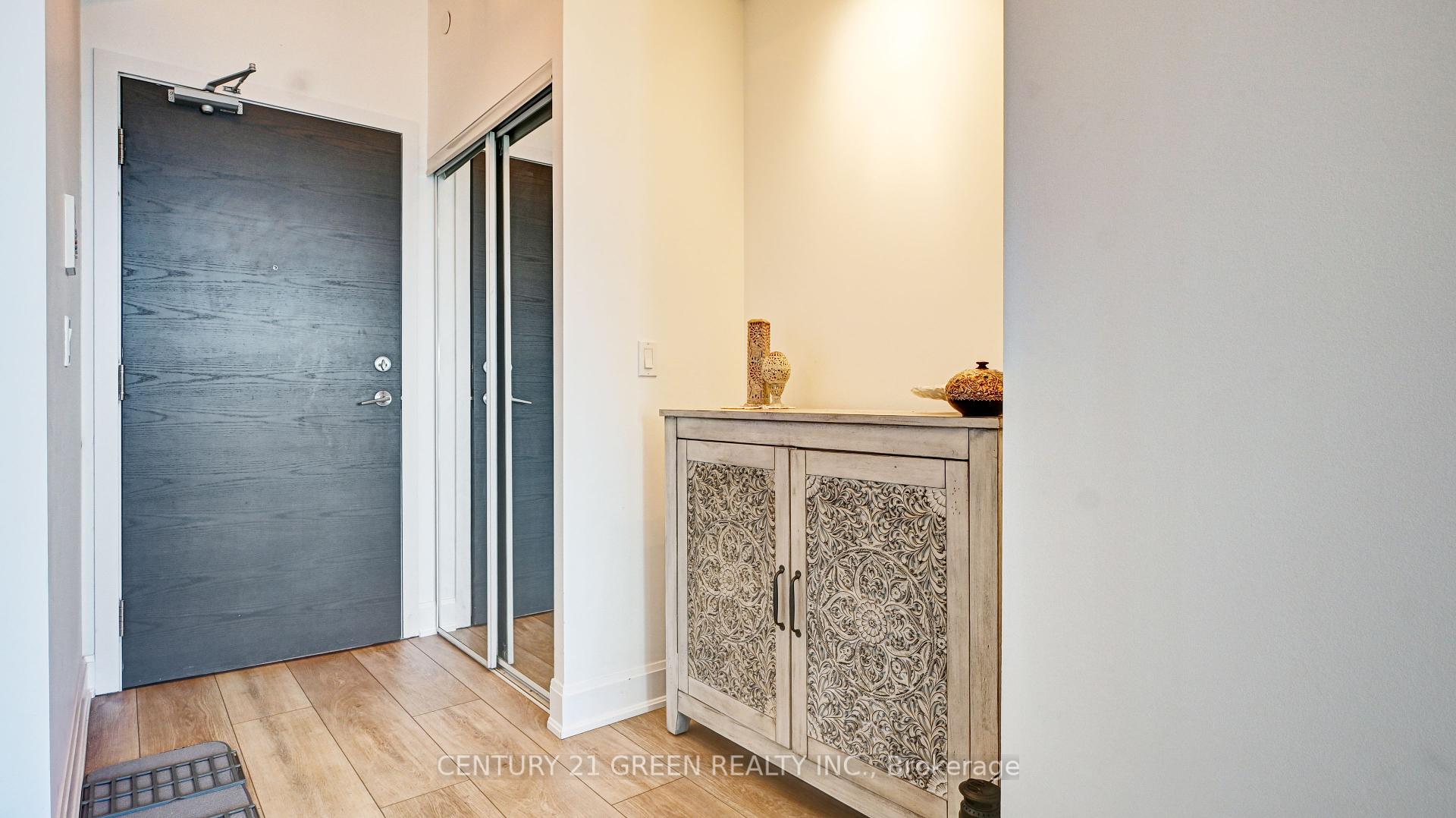 2 Bedrooms Condo at 33 Shore Breeze, Toronto For sale