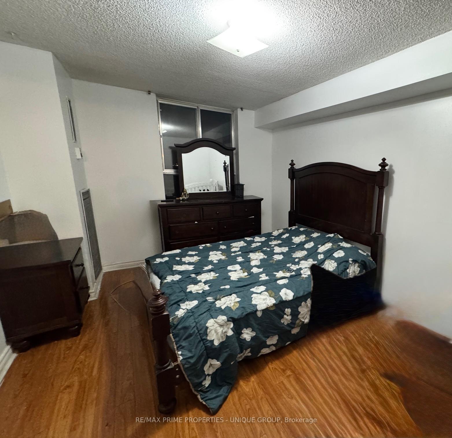 2 Bedrooms Condo at 40 Panorama,  Toronto For sale