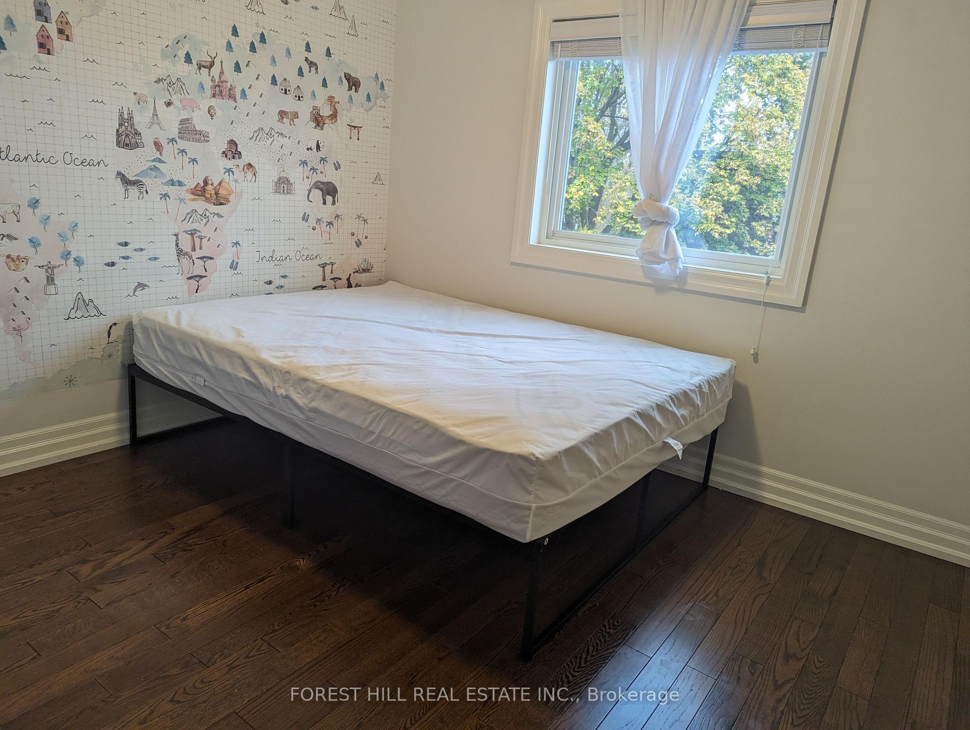 5 Bedrooms Condo at 2395 Bromsgrove,  Mississauga For sale