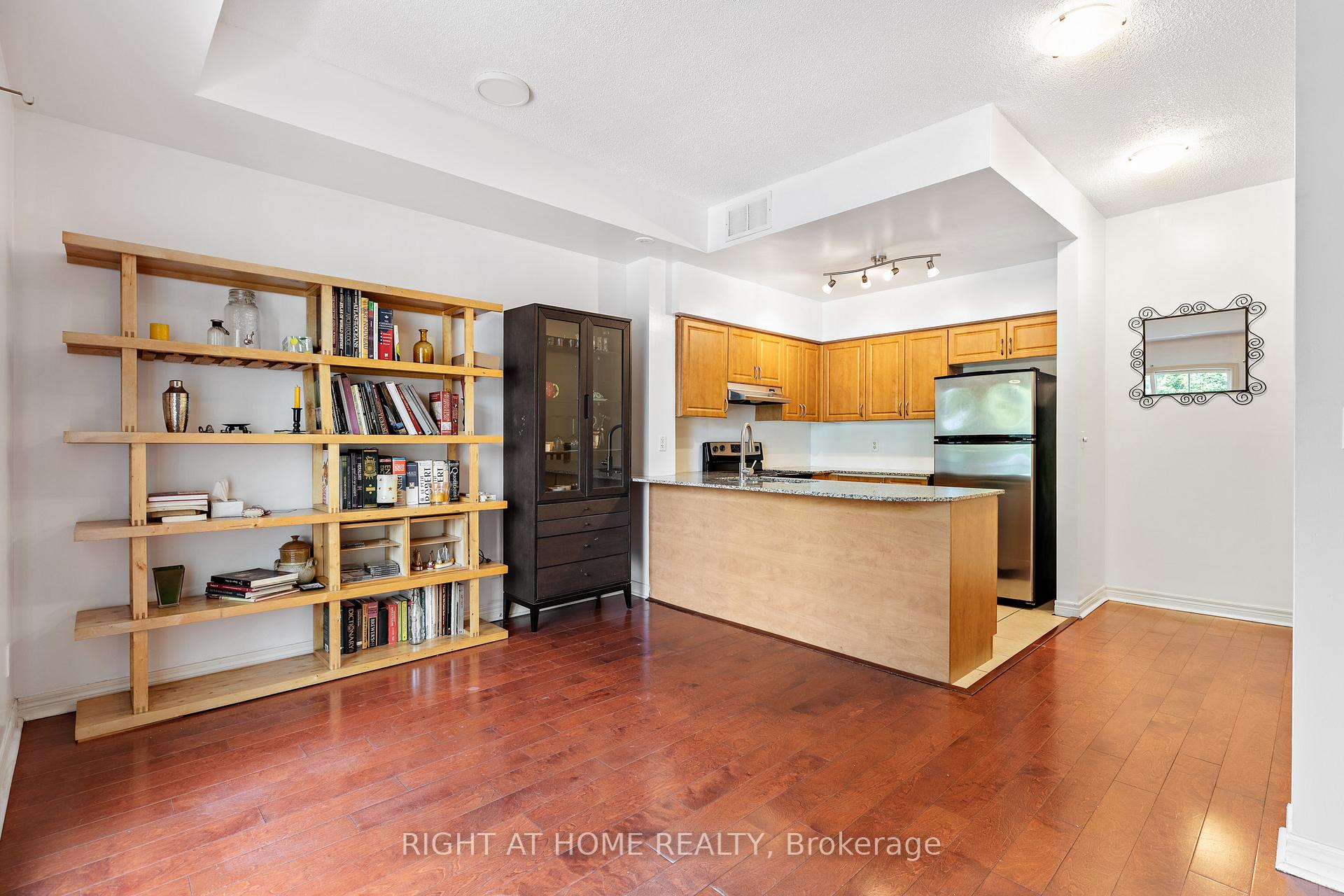 3 Bedrooms Condo at 205 Wellesley, Toronto For sale