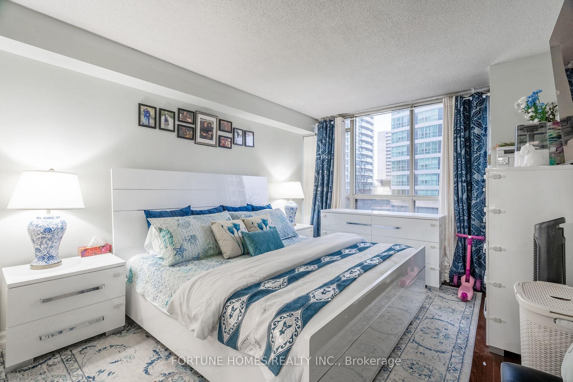 3 Bedrooms Condo at 55 Elm, Mississauga For sale