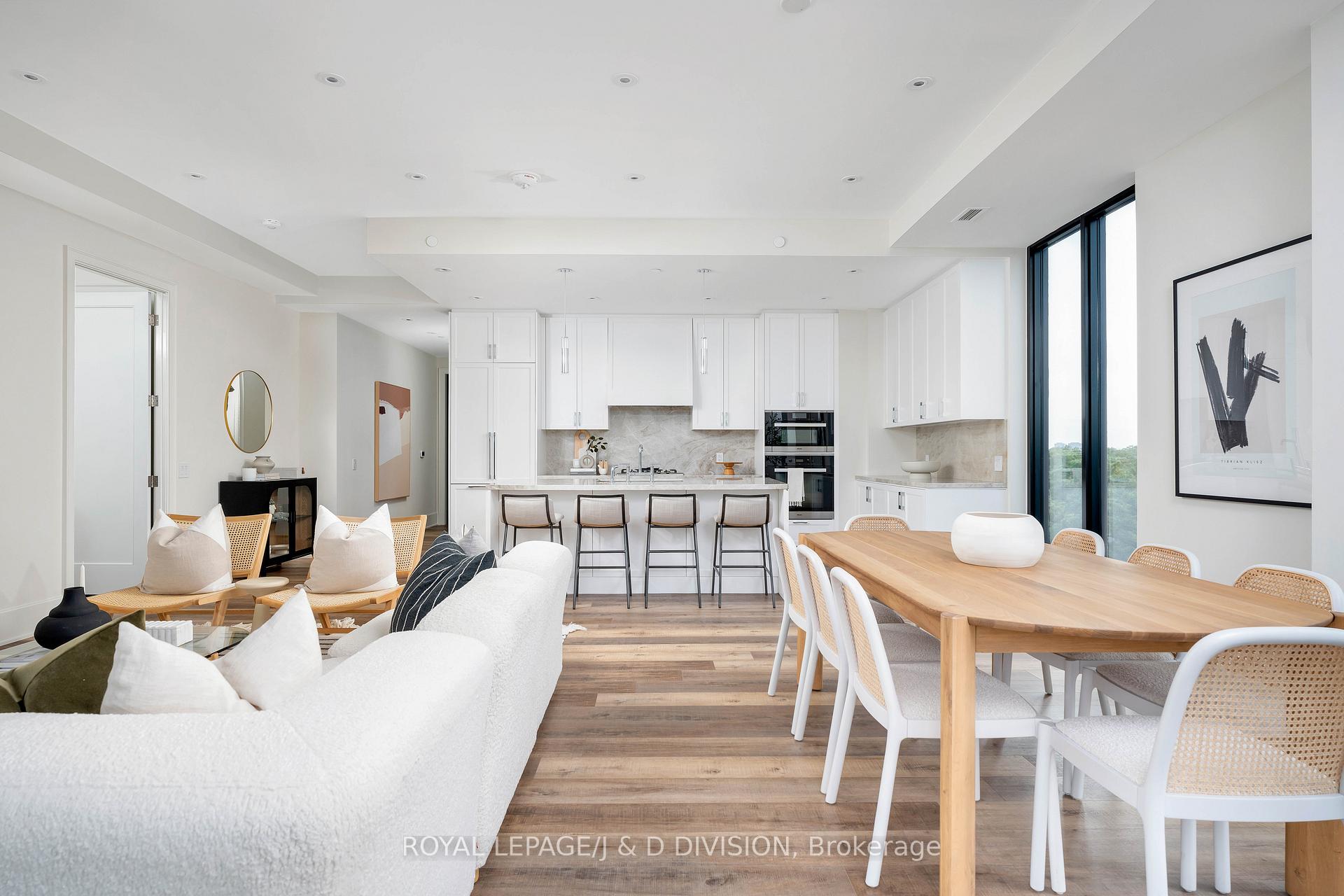 3 Bedrooms Condo at 1 Strathgowan, Toronto For sale