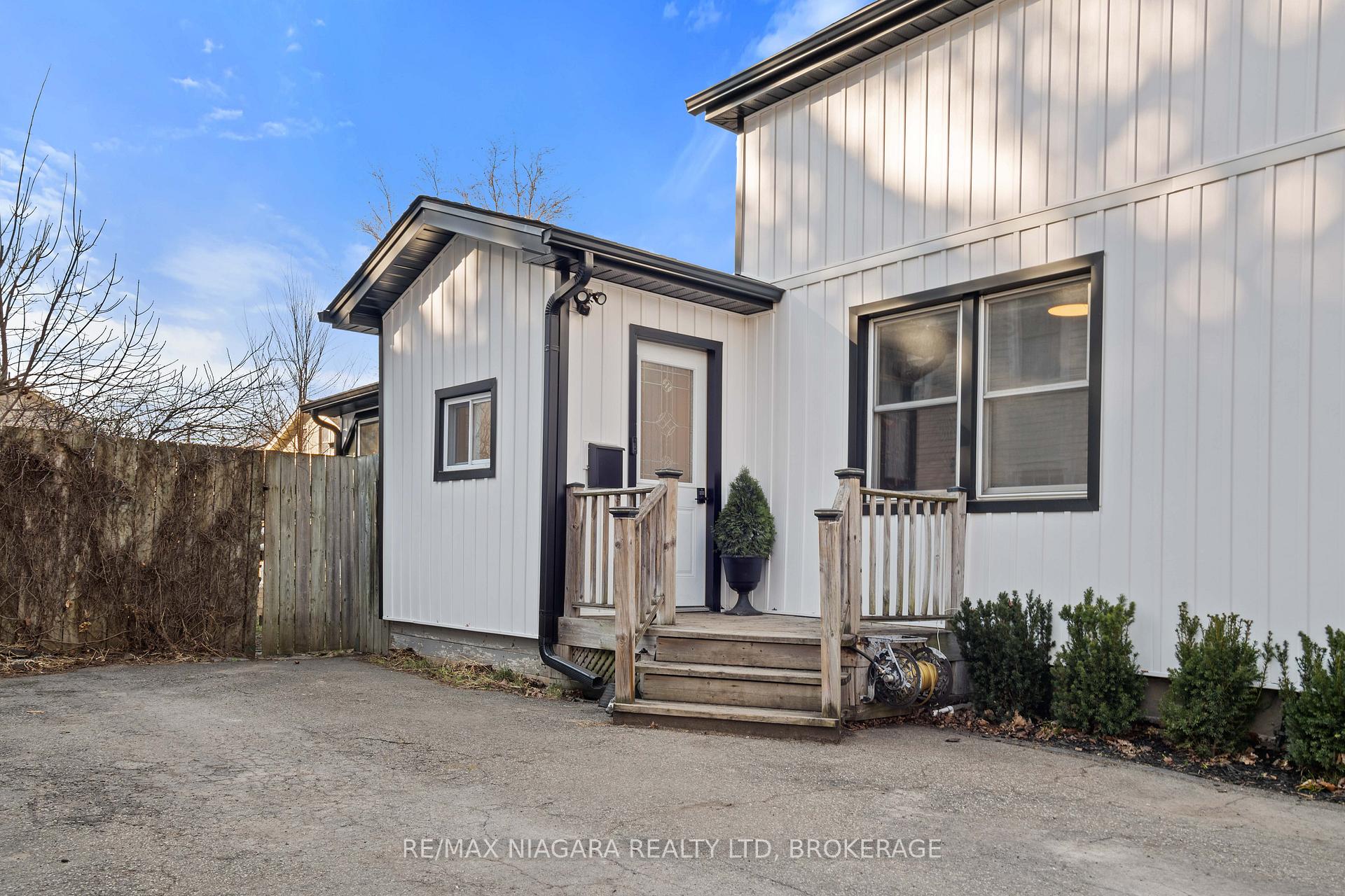 14 SALINA Street, St. Catharines, ON L2R 3K3
