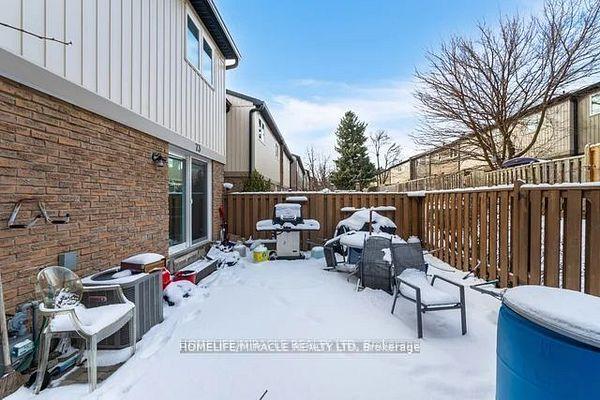 4 Bedrooms Condo at 7080 Copenhagen, Mississauga For sale