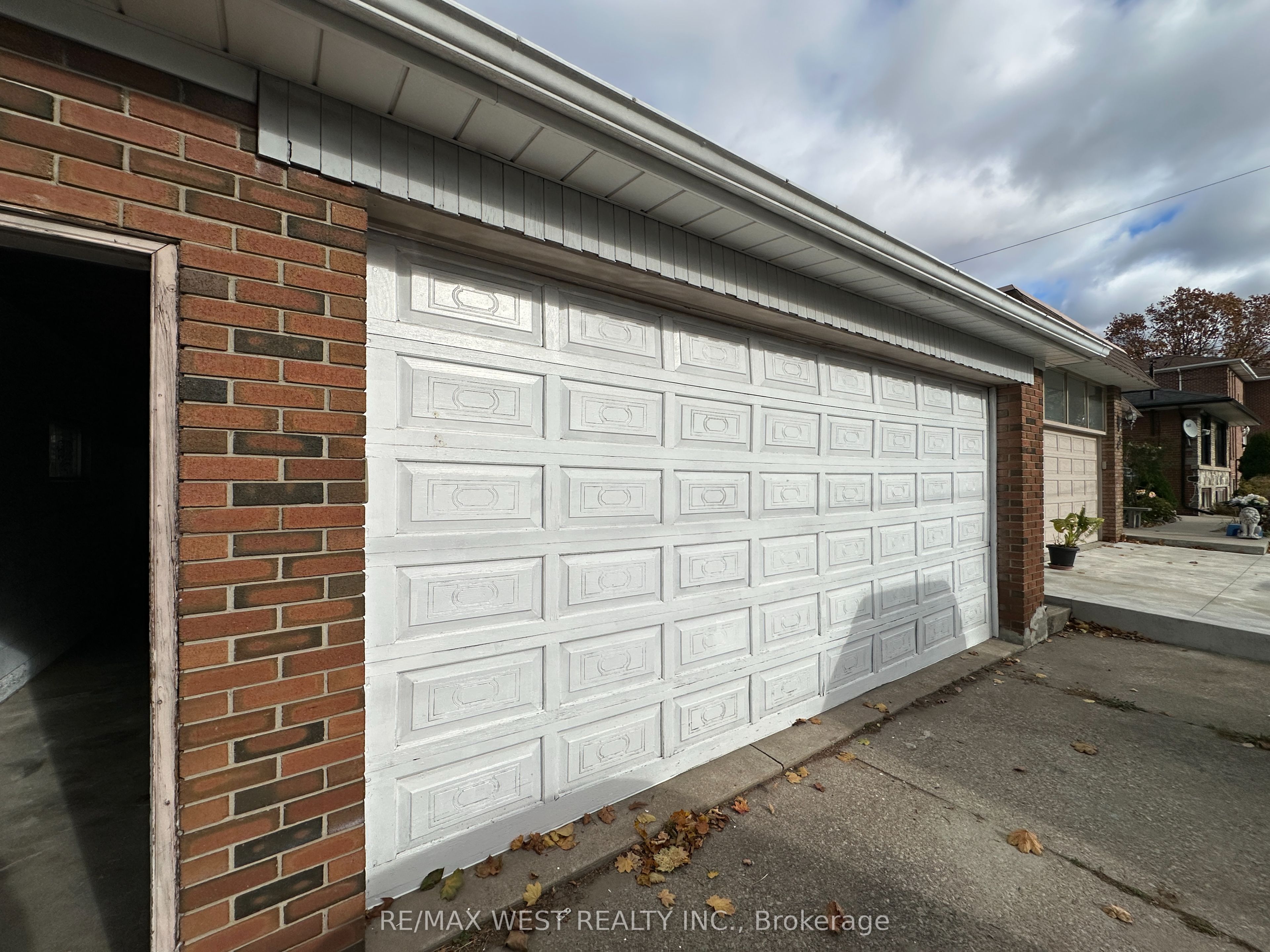 #Garage - 999 Caledonia Road, Toronto, ON M6E 4P5