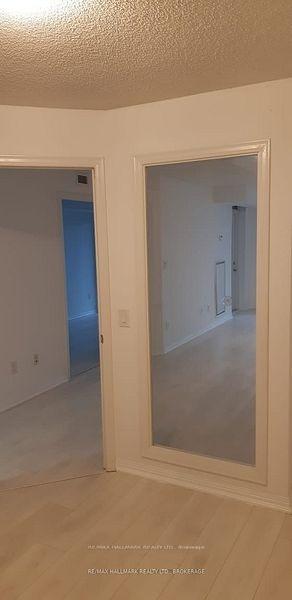 2 Bedrooms Condo at 400 Adelaide,  Toronto For sale