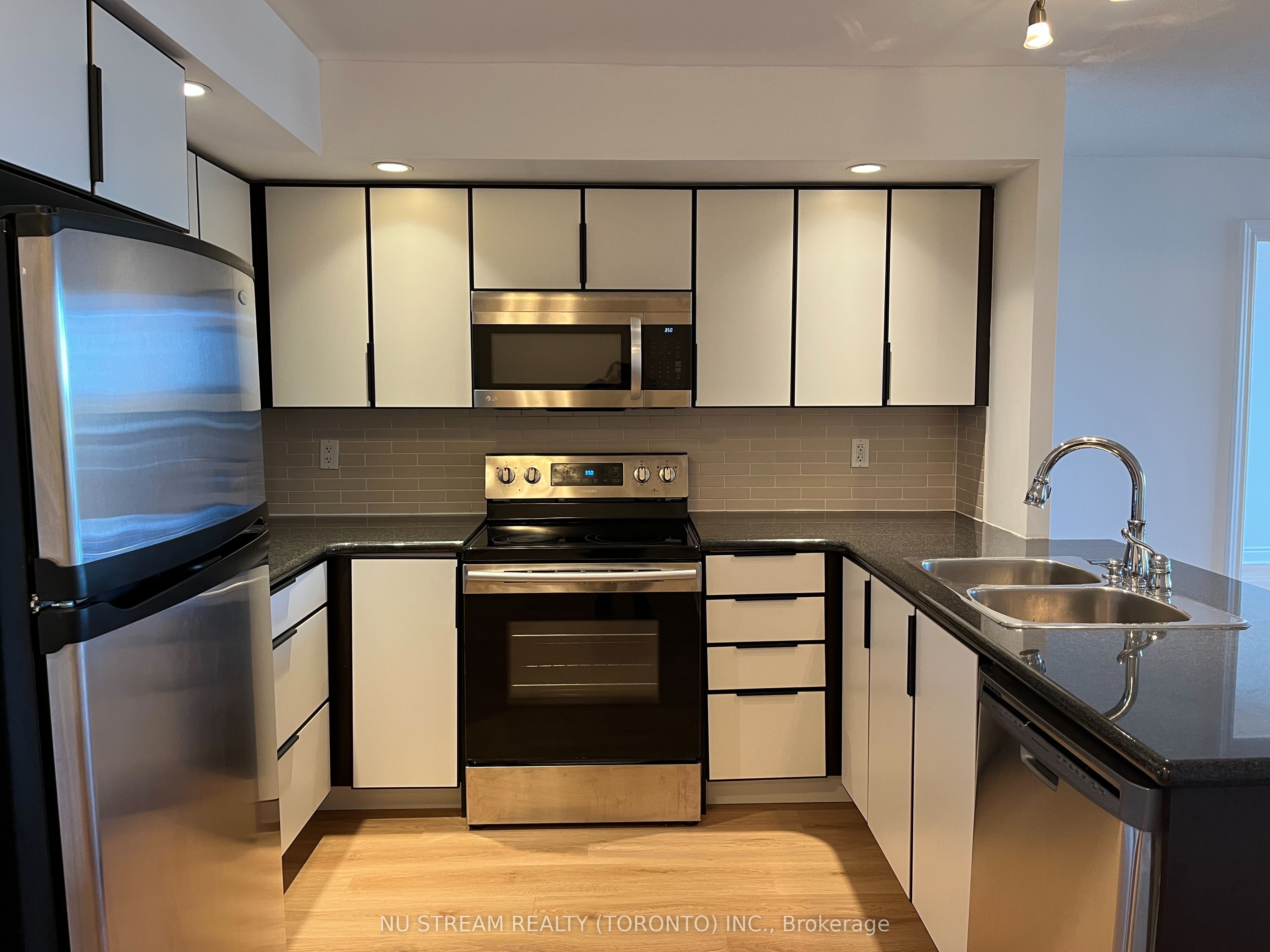 23 Cox Boulevard, #1651
