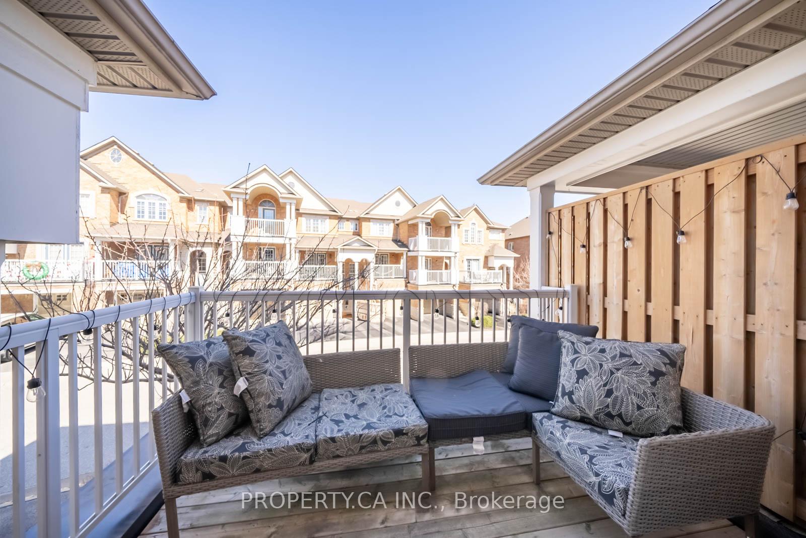 3 Bedrooms Condo at 601 Shoreline, Mississauga For sale