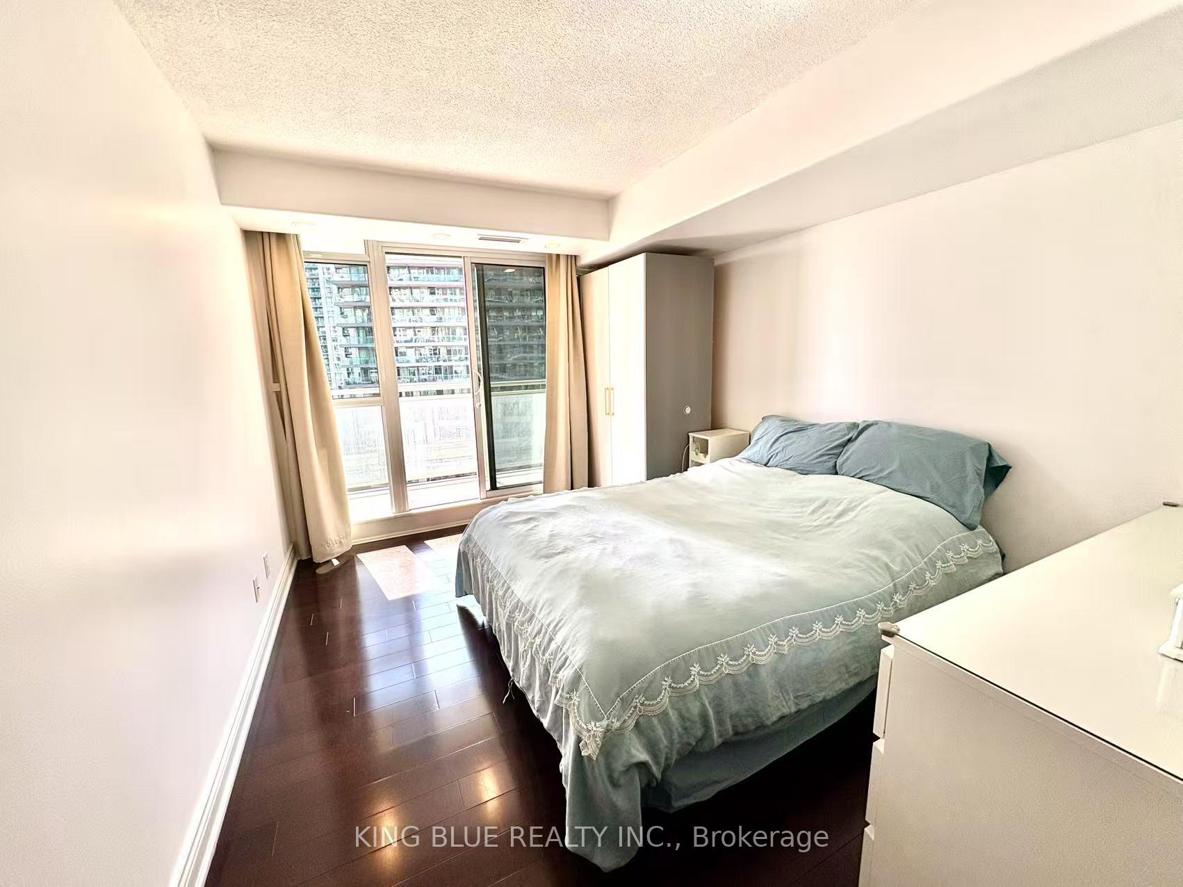 3 Bedrooms Condo at 35 Bastion,  Toronto For sale