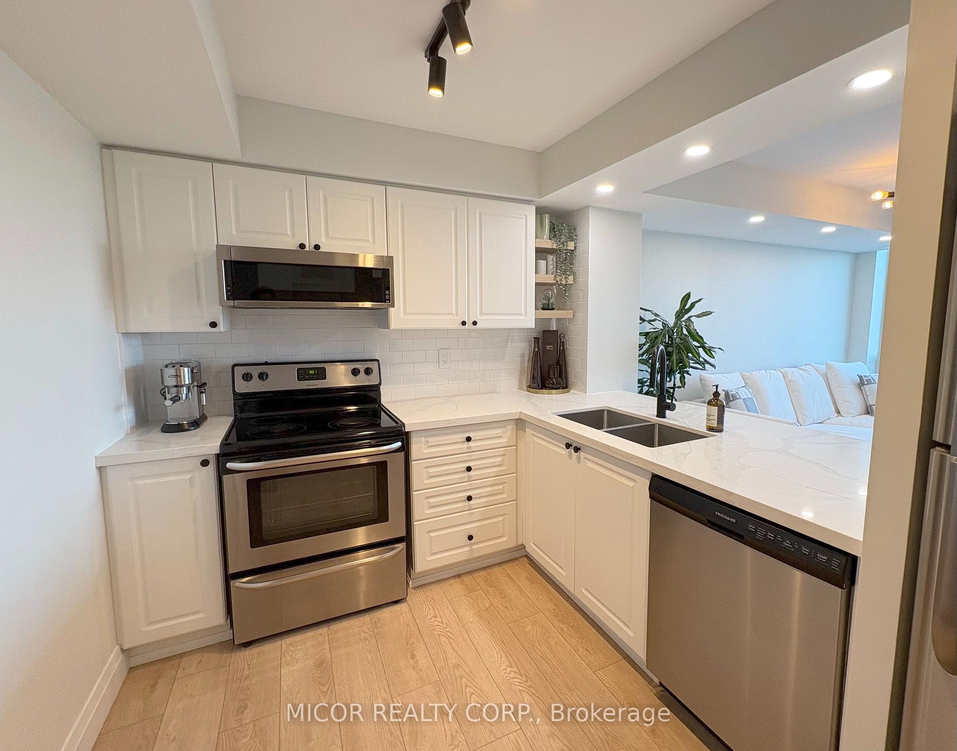 1 Bedroom Condo at 190 Manitoba,  Toronto For sale