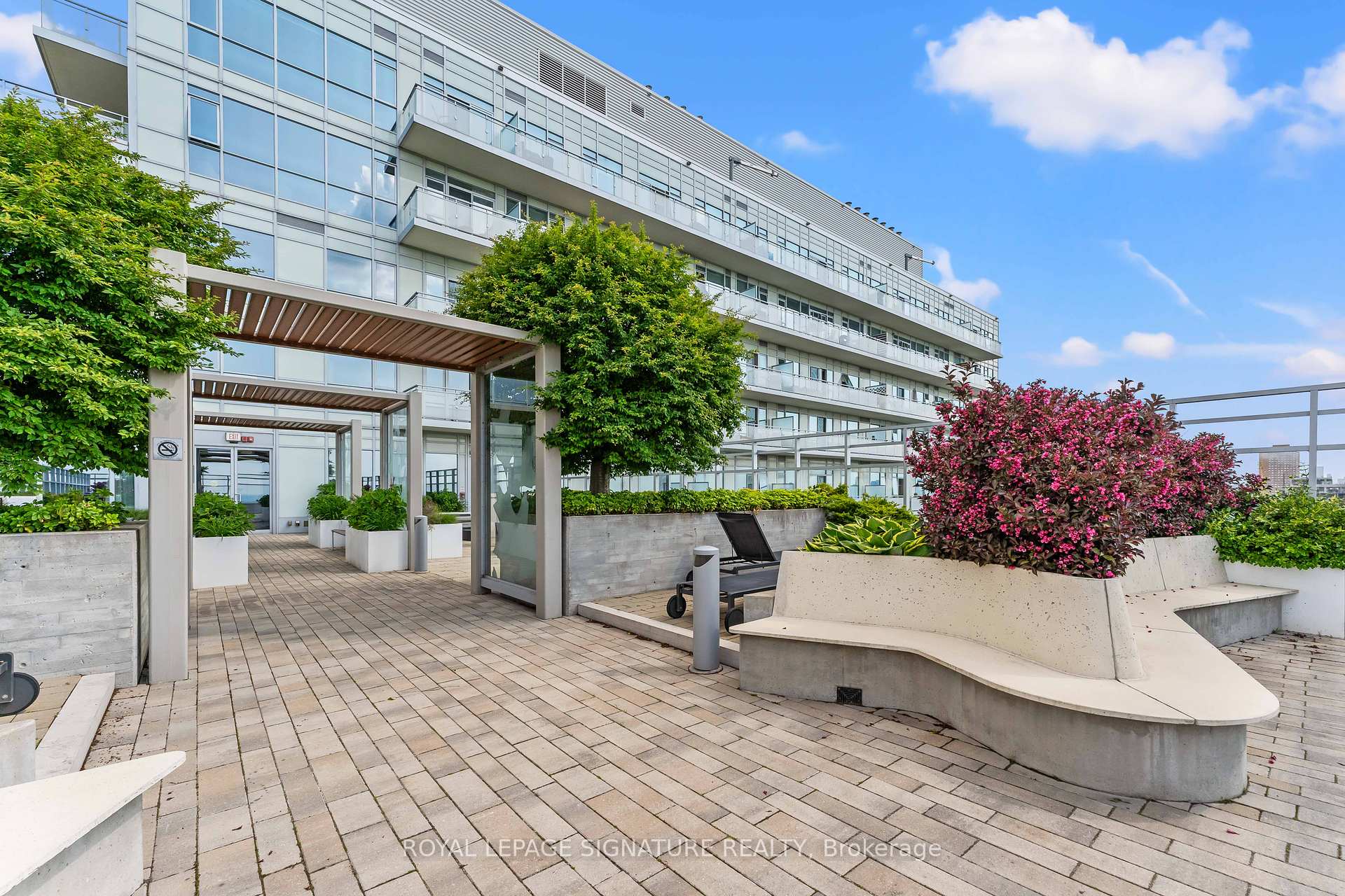 2 Bedrooms Condo at 1830 Bloor, Toronto For sale