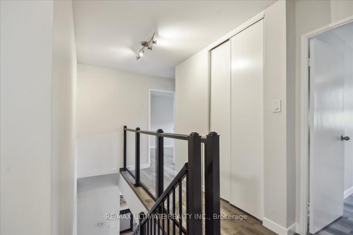 3 Bedrooms Condo at 2001 Bonnymede, Mississauga For sale