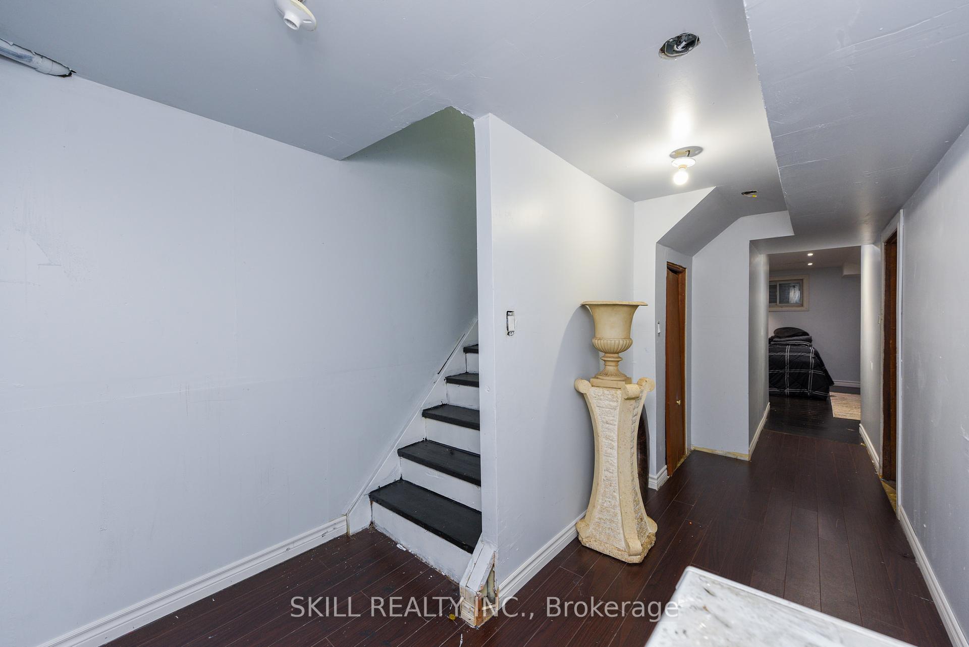 5 Bedrooms Condo at 7500 Goreway,  Mississauga For sale