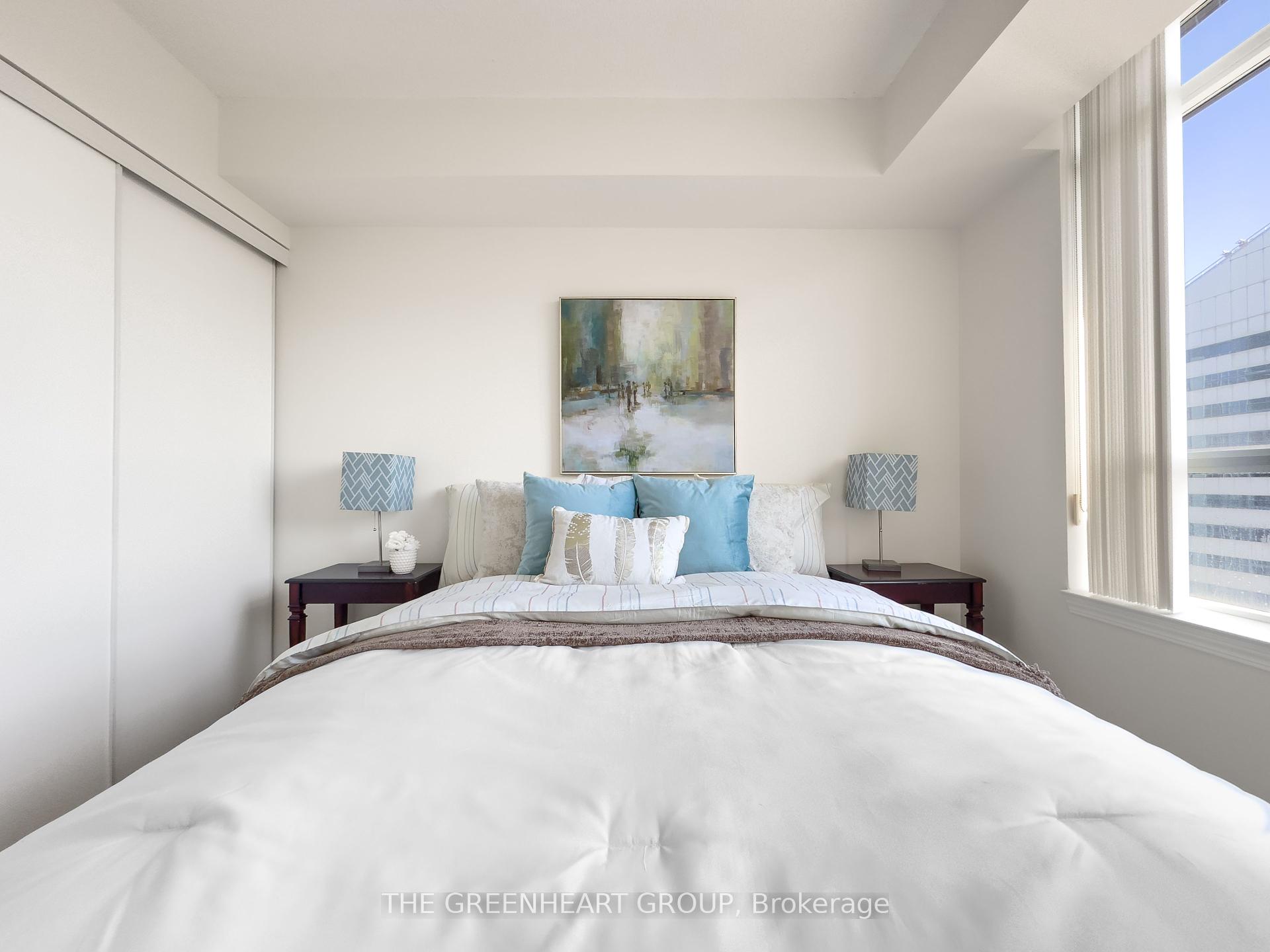 3 Bedrooms Condo at 155 Beecroft,  Toronto For sale