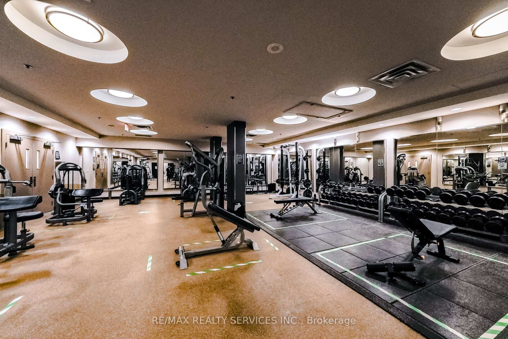 2 Bedrooms Condo at 80 Absolute,  Mississauga For sale
