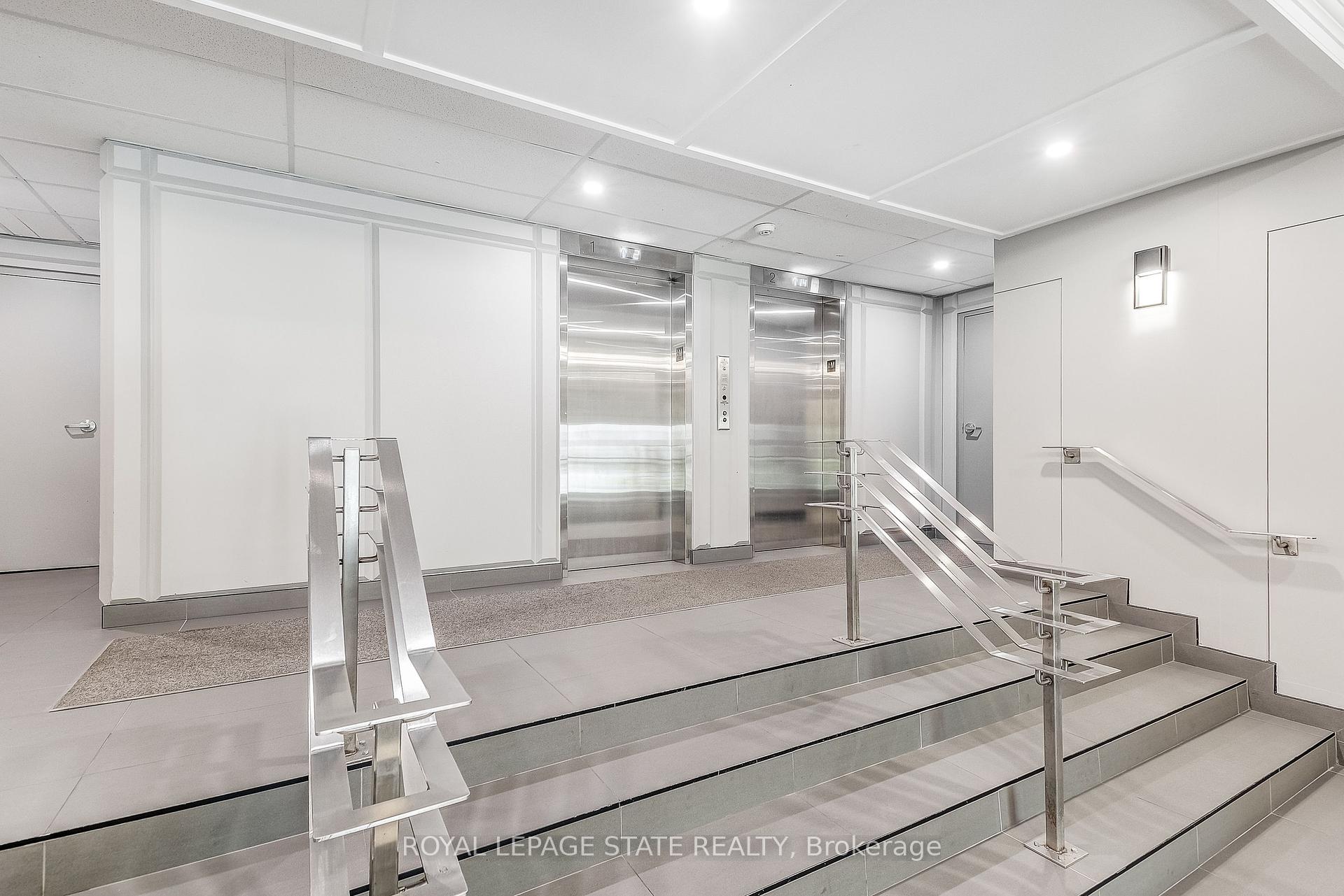 1 Bedroom Condo at 975 Warwick, Burlington For sale